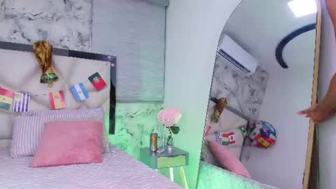 Snapshot of lili_jhonson chatting on 06.21.26 Lily online show from 06.21.26