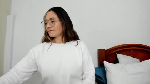 Snapshot of lilia344965 chatting on 10.14.25 liliamilf online show from 10.14.25