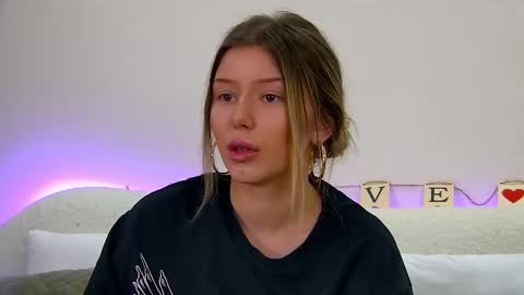 Snapshot of liliabianca chatting on 02.17.25 Mia online show from 02.17.25