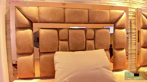 Snapshot of lilian_starfire chatting on 10.18.25 LILIAN online show from 10.18.25