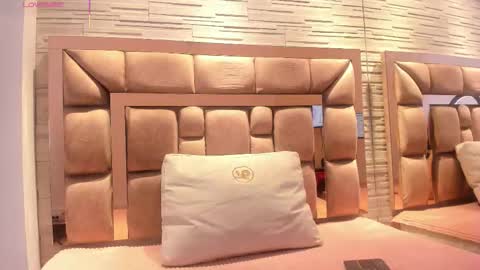 Snapshot of lilian_starfire chatting on 12.05.25 LILIAN online show from 12.05.25