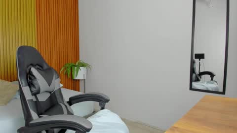 L I L I online show from 11.07.25