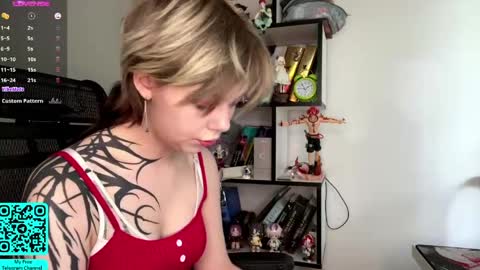 Snapshot of liliandaniels chatting on 05.12.26 Lilian online show from 05.12.26