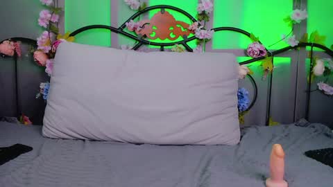 hi guys Im new here Im 18 years oldIve never had sex online show from 02.01.25