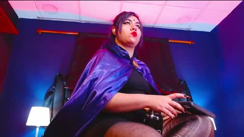 Snapshot of lilih_golden chatting on 10.31.25 LILIH online show from 10.31.25