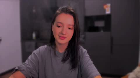 Snapshot of lililaluna chatting on 12.12.24             ...  online show from 12.12.24