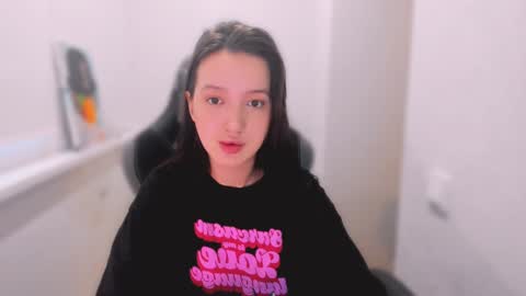 Snapshot of lililaluna chatting on 01.30.25             ...  online show from 01.30.25