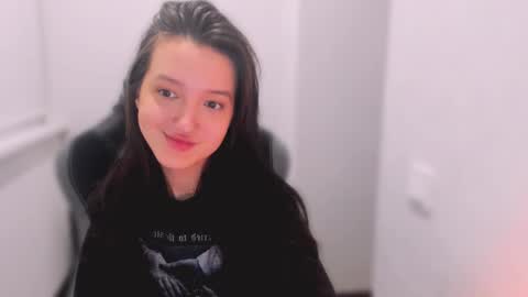 Snapshot of lililaluna chatting on 02.01.25             ...  online show from 02.01.25