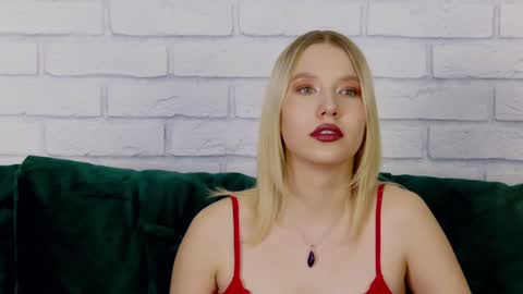 Snapshot of lililinn chatting on 01.20.25 LiliLinn online show from 01.20.25