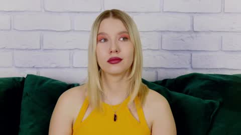 Snapshot of lililinn chatting on 01.21.25 LiliLinn online show from 01.21.25