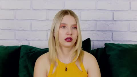 Snapshot of lililinn chatting on 01.21.25 LiliLinn online show from 01.21.25