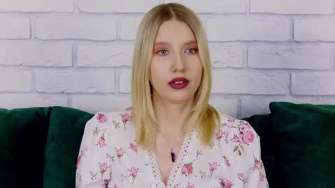 Snapshot of lililinn chatting on 01.21.25 LiliLinn online show from 01.21.25