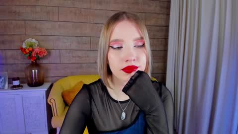 Snapshot of lililinn chatting on 02.04.25 LiliLinn online show from 02.04.25