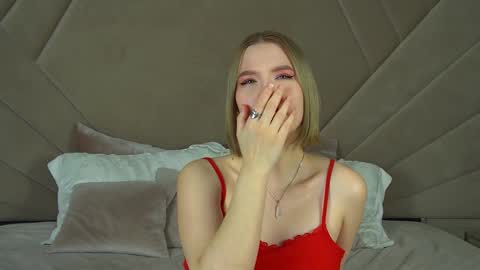 Snapshot of lililinn chatting on 02.05.25 LiliLinn online show from 02.05.25