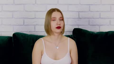 Snapshot of lililinn chatting on 02.10.25 LiliLinn online show from 02.10.25