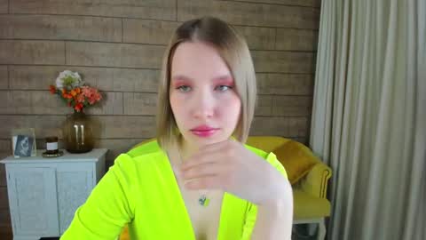 Snapshot of lililinn chatting on 02.12.25 LiliLinn online show from 02.12.25