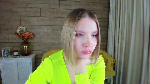 Snapshot of lililinn chatting on 02.12.25 LiliLinn online show from 02.12.25