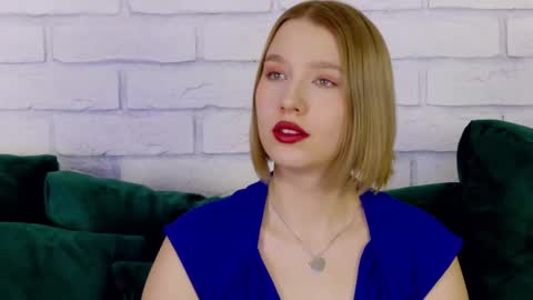 Snapshot of lililinn chatting on 02.15.25 LiliLinn online show from 02.15.25