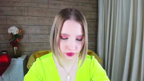 Snapshot of lililinn chatting on 02.19.25 LiliLinn online show from 02.19.25