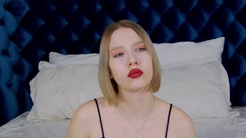 Snapshot of lililinn chatting on 02.22.25 LiliLinn online show from 02.22.25