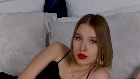 Snapshot of lililinn chatting on 02.22.25 LiliLinn online show from 02.22.25