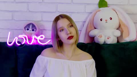 Snapshot of lililinn chatting on 03.05.25 LiliLinn online show from 03.05.25