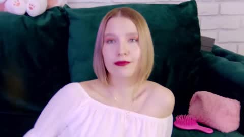 Snapshot of lililinn chatting on 03.05.25 LiliLinn online show from 03.05.25