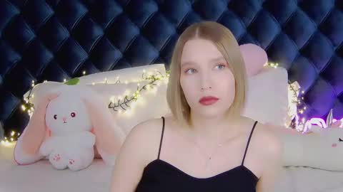 Snapshot of lililinn chatting on 03.08.25 LiliLinn online show from 03.08.25