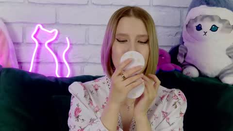 Snapshot of lililinn chatting on 03.12.25 LiliLinn online show from 03.12.25