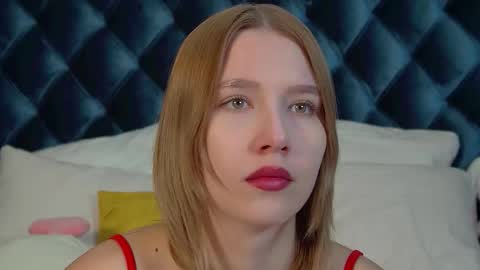 Snapshot of lililinn chatting on 09.19.25 LiliLinn online show from 09.19.25