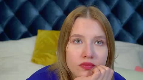 Snapshot of lililinn chatting on 09.24.25 LiliLinn online show from 09.24.25