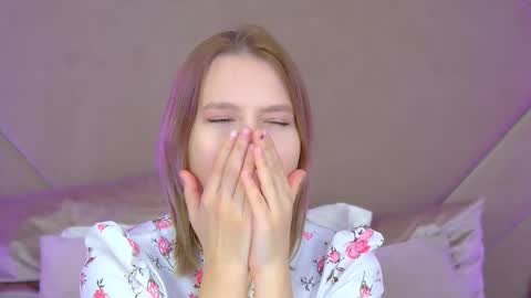 Snapshot of lililinn chatting on 09.26.25 LiliLinn online show from 09.26.25