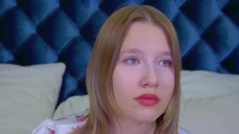 Snapshot of lililinn chatting on 10.22.25 LiliLinn online show from 10.22.25