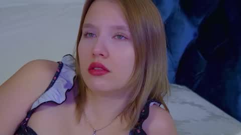 Snapshot of lililinn chatting on 10.28.25 LiliLinn online show from 10.28.25