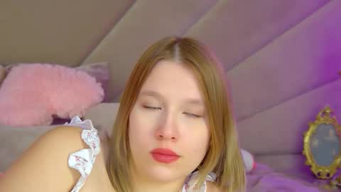 Snapshot of lililinn chatting on 11.07.25 LiliLinn online show from 11.07.25