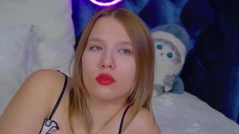 Snapshot of lililinn chatting on 11.22.25 LiliLinn online show from 11.22.25