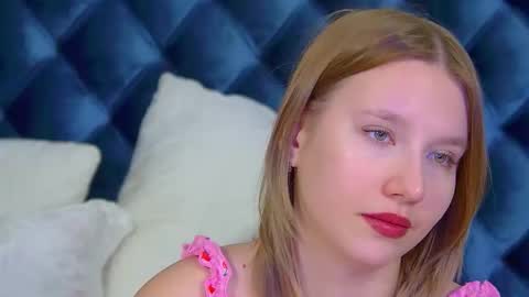 Snapshot of lililinn chatting on 11.28.25 LiliLinn online show from 11.28.25