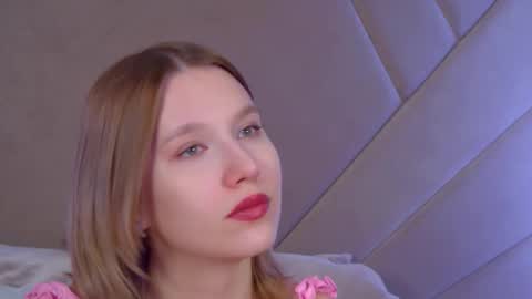 Snapshot of lililinn chatting on 12.01.25 LiliLinn online show from 12.01.25