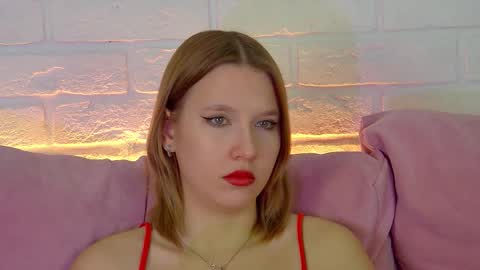 Snapshot of lililinn chatting on 12.05.25 LiliLinn online show from 12.05.25