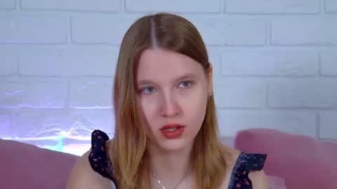 Snapshot of lililinn chatting on 06.18.26 LiliLinn online show from 06.18.26