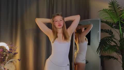 lililok101 online show from 10.13.25