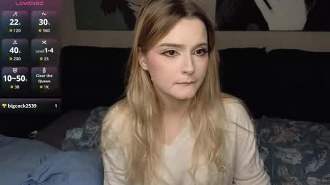 Snapshot of lilit__harwell chatting on 11.15.25 Luna online show from 11.15.25