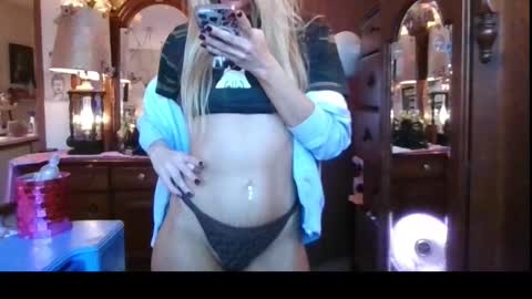 Lilithohfish online show from 10.23.25