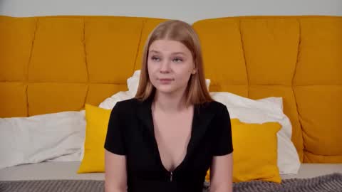 Snapshot of lilitrosen chatting on 10.15.25 lilitrosen online show from 10.15.25