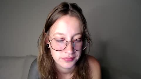 Snapshot of liljbby chatting on 10.08.25 Jay  please help me reach 50 thumbs up online show from 10.08.25