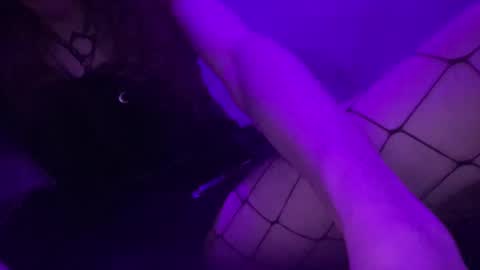 Snapshot of lilkitten1994 chatting on 11.03.25 CurlyCutie online show from 11.03.25