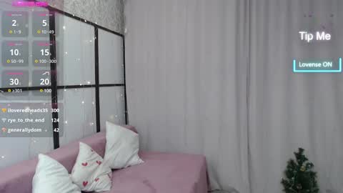 Snapshot of lillian_clark7 chatting on 12.27.24 Lillian online show from 12.27.24