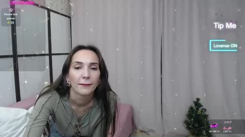 Snapshot of lillian_clark7 chatting on 12.27.24 Lillian online show from 12.27.24
