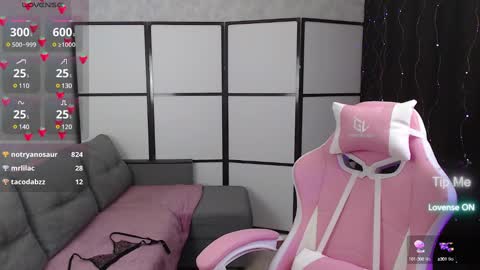 Snapshot of lillian_clark7 chatting on 02.26.25 Lillian online show from 02.26.25