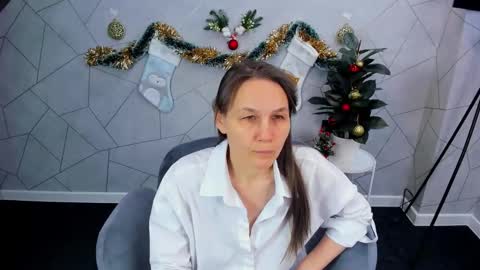 Snapshot of lillian_white1 chatting on 12.26.24 lillian_white1 online show from 12.26.24